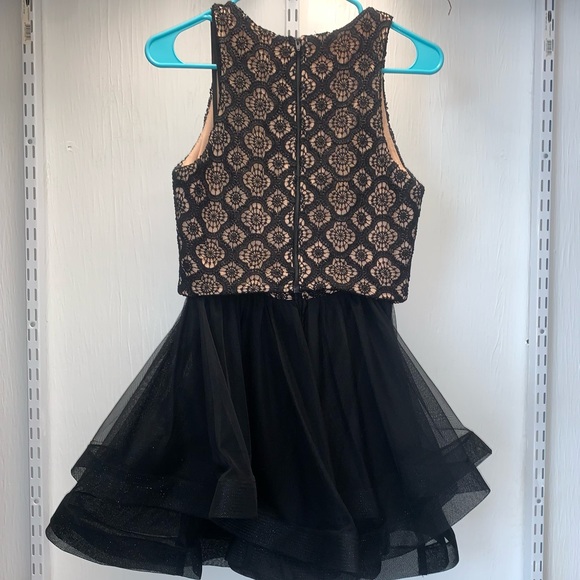 juniors dress!! worn once at a school formal. - Picture 5 of 5